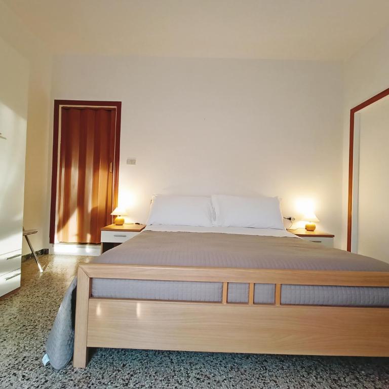 BeeLiving Room&Breakfast - Camera Matrimoniale con Bagno Privato - 3
