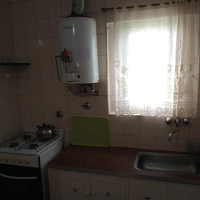 Amplia casa con fondo y estacionamiento a metros del mar - Apartamento de 2 dormitorios - 6