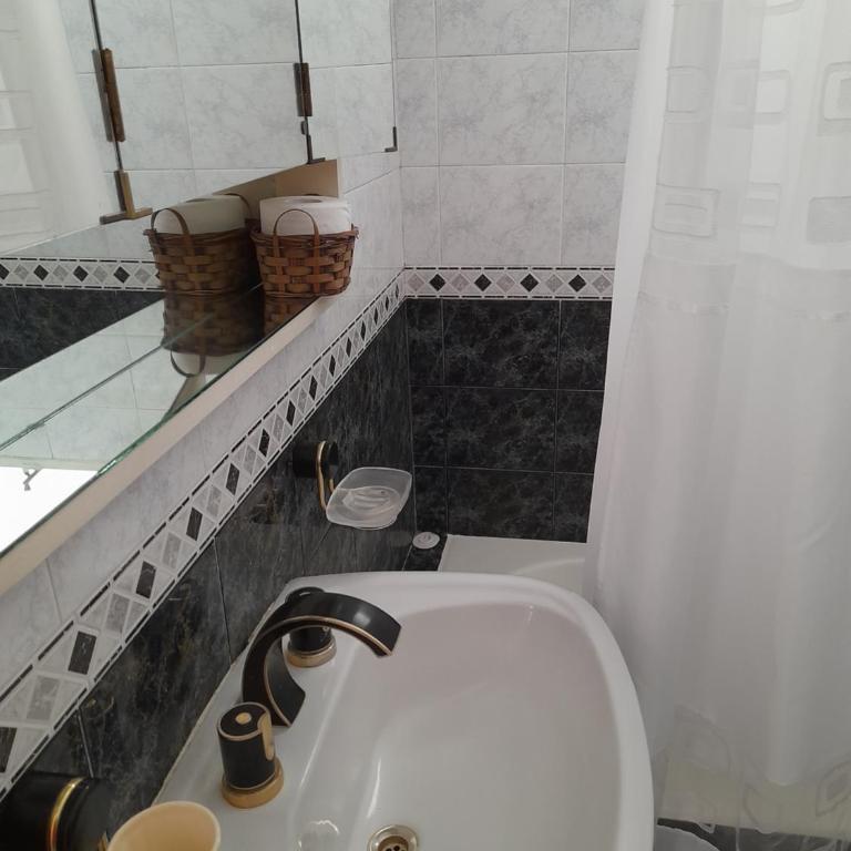 Hermoso, cómodo equipado Aire, Luz y sol a 300 mts del Hosp Italiano - Superior Apartment - 28
