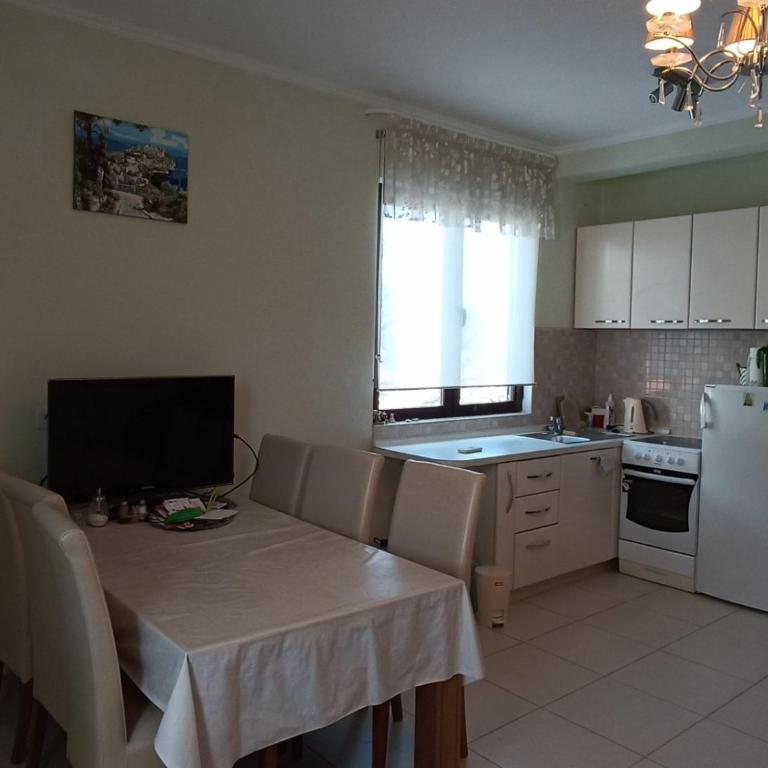 Yuriy apartments 1 - Apartman sa 1 Spavaćom Sobom - 2