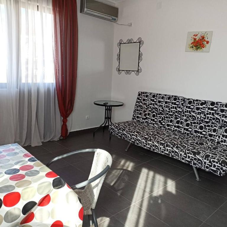 Yuriy apartments 1 - Klasična Četvorokrevetna Soba - 4