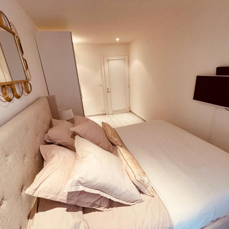 Nice Renting - PAGANINI - Spacious Apartment - 2 BedRooms - King Bed - Bathtub - Heart of Nice - Appartement 2 Chambres - 27