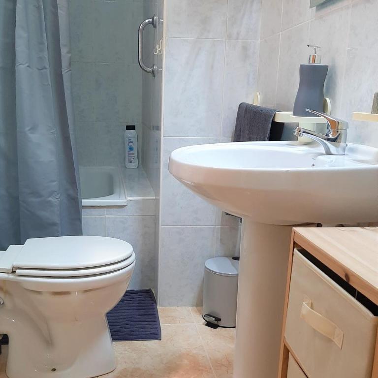 Precioso apartamento con ascensor a 80 metros del mar - One-Bedroom Apartment - 19