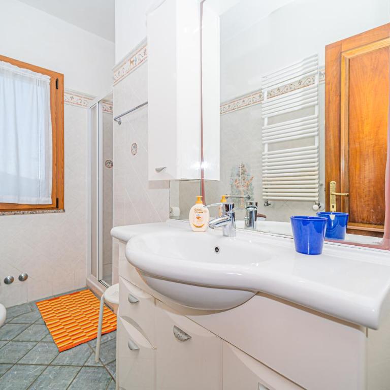Apartment in villa 2 to 4 persons with large private garden Sole - Appartamento - 16