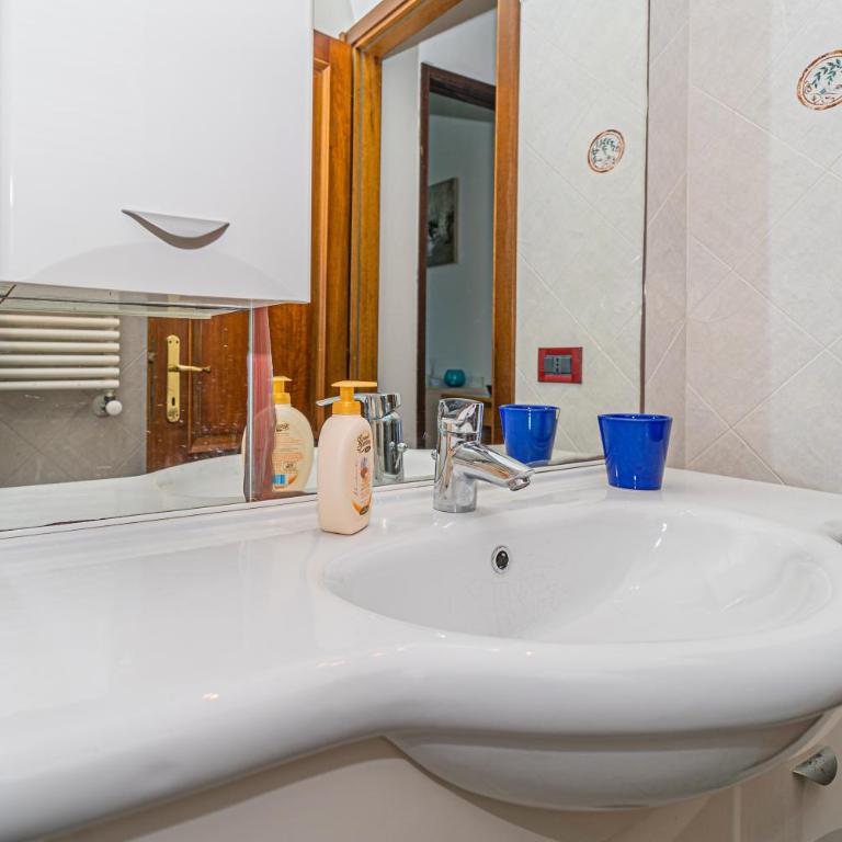 Apartment in villa 2 to 4 persons with large private garden Sole - Appartamento - 17