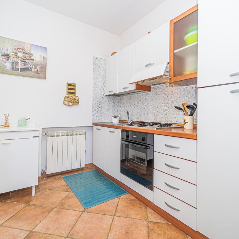 Apartment in villa 2 to 4 persons with large private garden Sole - Appartamento - 20