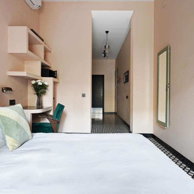 Numa Barcelona Roca - Habitación mediana con terraza - 11