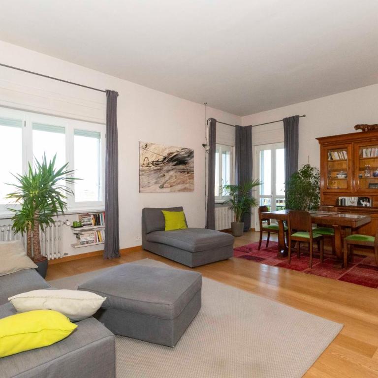 GuestHost - Charming apartment with parking! - Two-Bedroom Apartment - 1