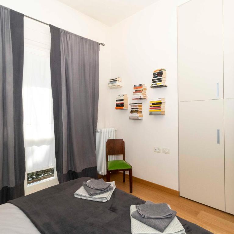 GuestHost - Charming apartment with parking! - Two-Bedroom Apartment - 18