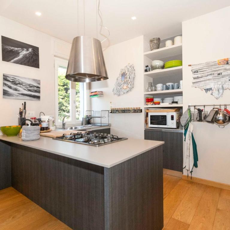 GuestHost - Charming apartment with parking! - Two-Bedroom Apartment - 9