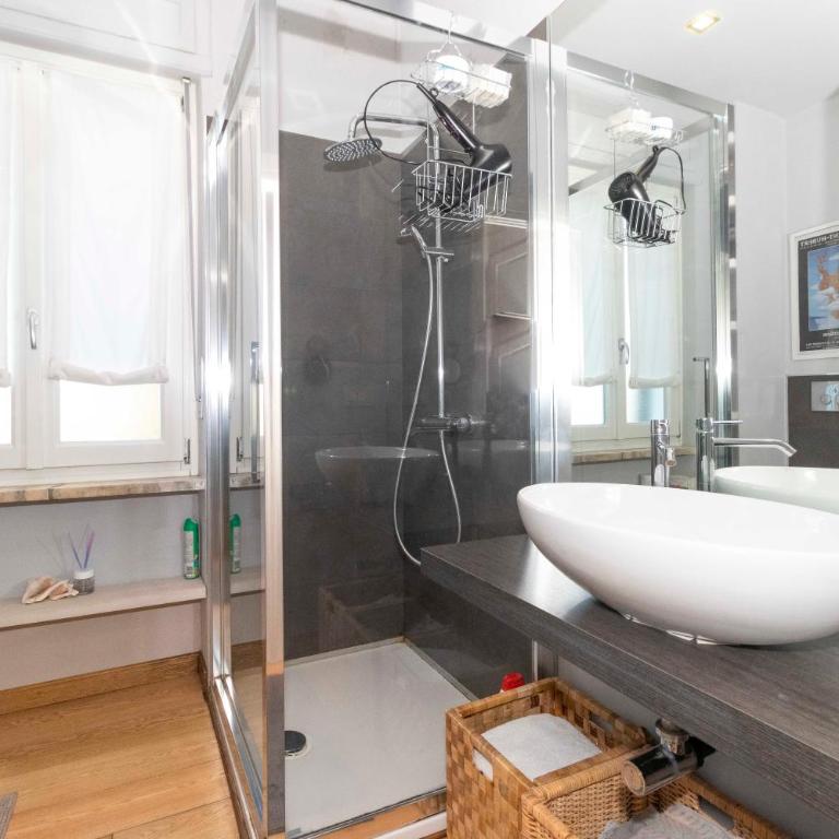 GuestHost - Charming apartment with parking! - Two-Bedroom Apartment - 26