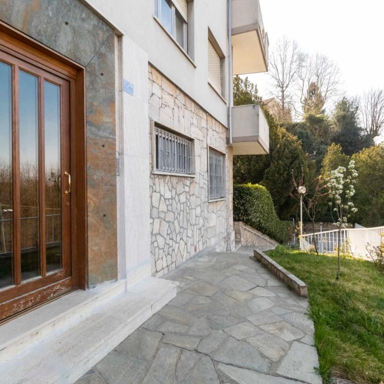 GuestHost - Charming apartment with parking! - Two-Bedroom Apartment - 31