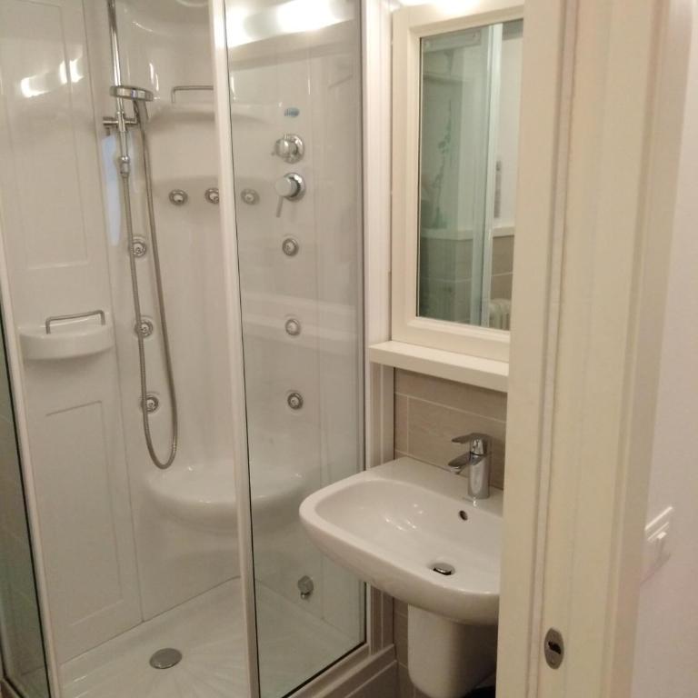Hotel B&B Francolini - Camera Familiare Classic - 9