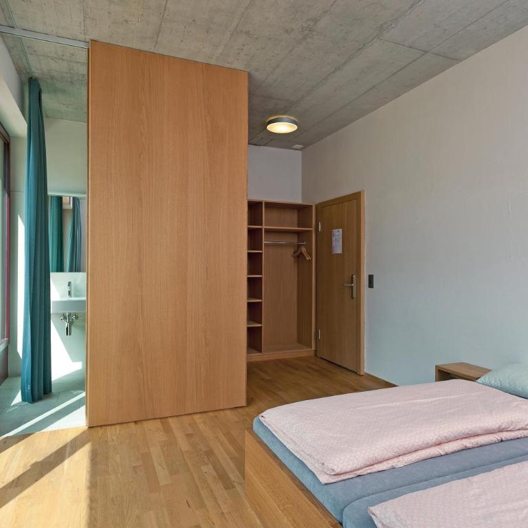 Interlaken Youth Hostel - Double Room with Balcony - 5