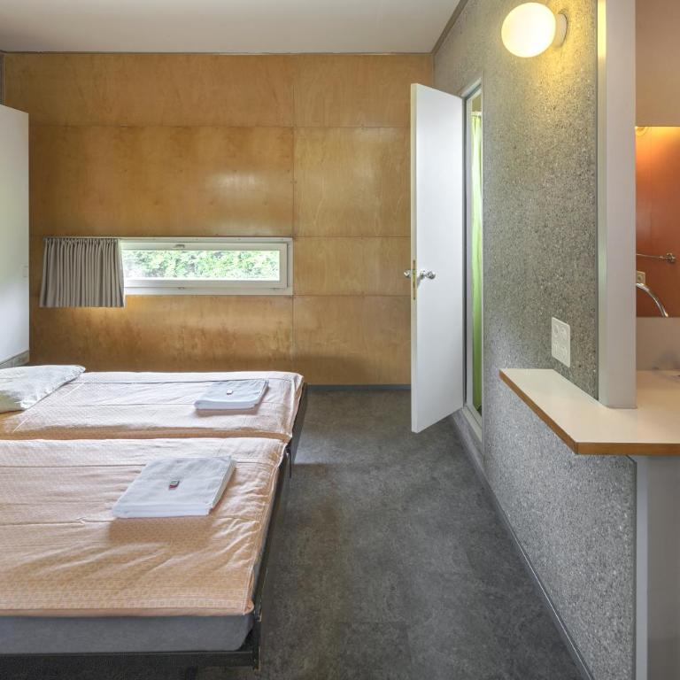 Lausanne Youth Hostel Jeunotel - Doppelzimmer mit Dusche - 8