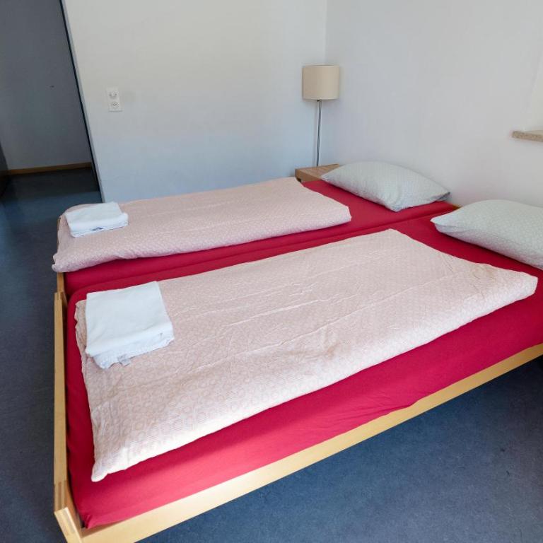 Locarno Youth Hostel - Double Room with Shower - 1