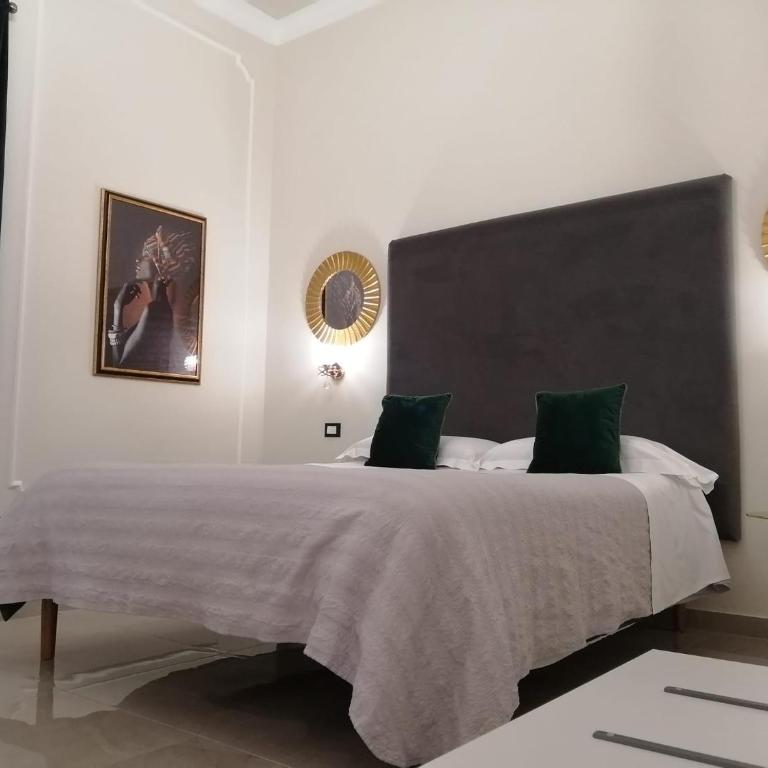 Amaris - Double Room with Private Bathroom - 14
