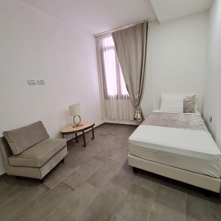Venice Apartment with Private Courtyard - Three-Bedroom Apartment - 11
