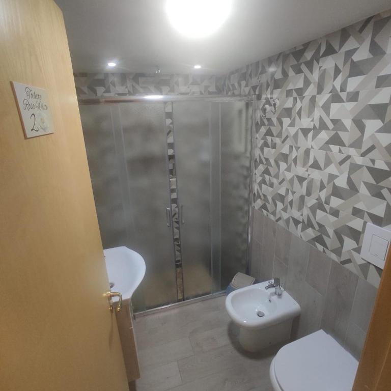 Sunrise 15 - Double Room with Private External Bathroom - 3