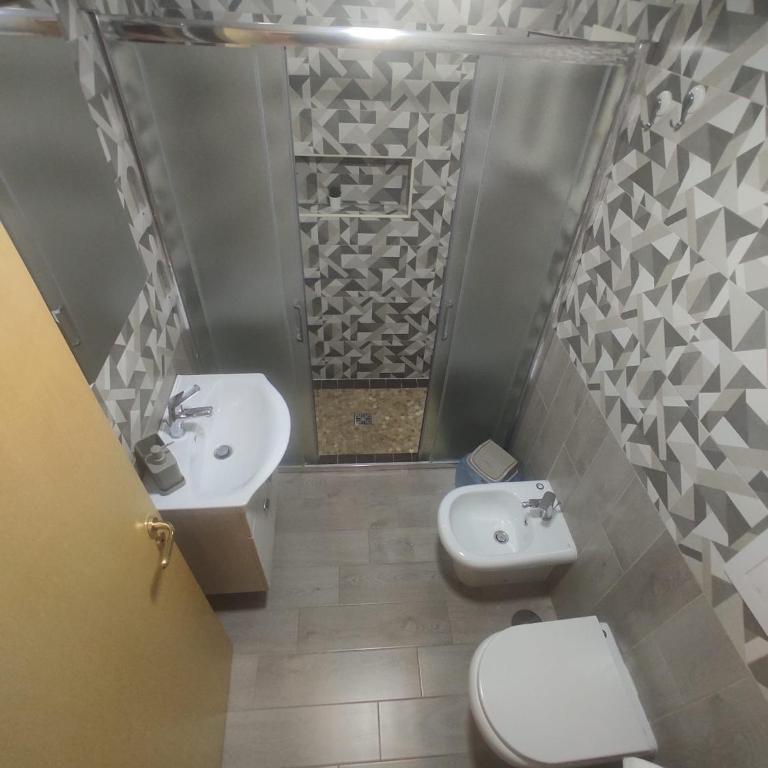 Sunrise 15 - Double Room with Private External Bathroom - 2