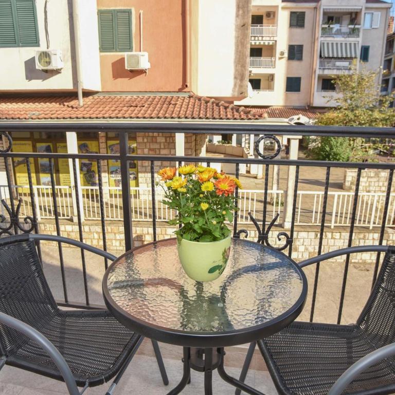 Villa Ines - Dvokrevetna Soba sa Bračnim Krevetom i Balkonom - 10