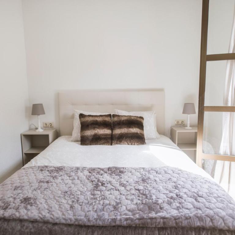 Apartamento Plaza de la Laguna by Dulce - Two-Bedroom Apartment - 5