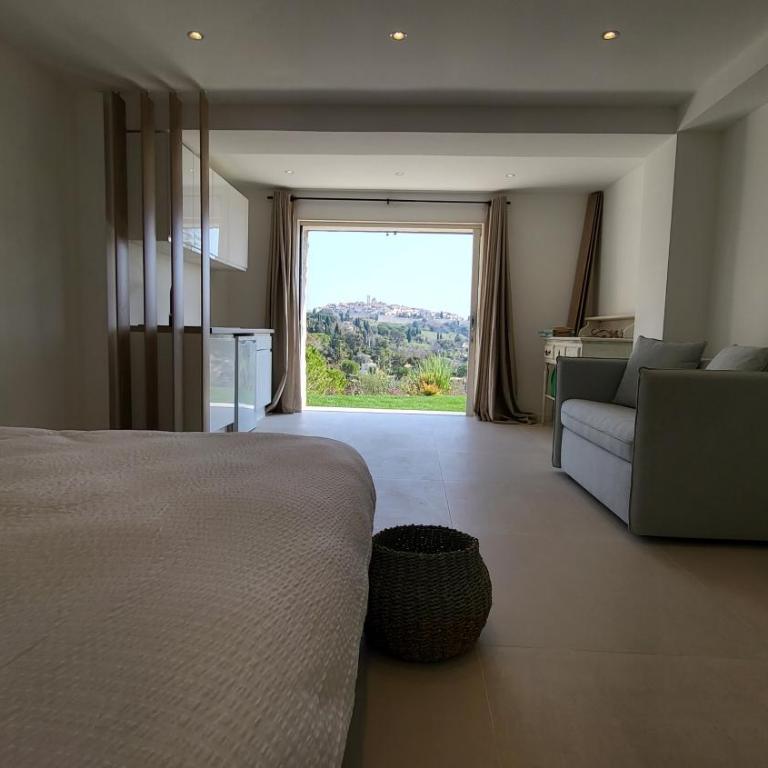 Ideal BnB, Luxury Apartments - Deluxe Apartment with Pool - 6