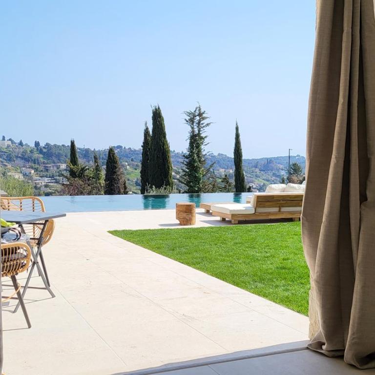 Ideal BnB, Luxury Apartments - Premium Apartment with Pool - 9
