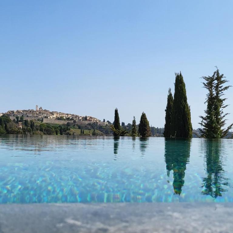Ideal BnB, Luxury Apartments - Apartment with Garden View and Pool - 3