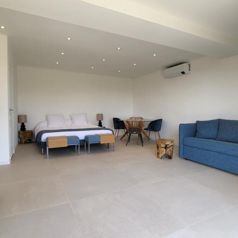 Ideal BnB, Luxury Apartments - Superior Apartment with Pool - 9