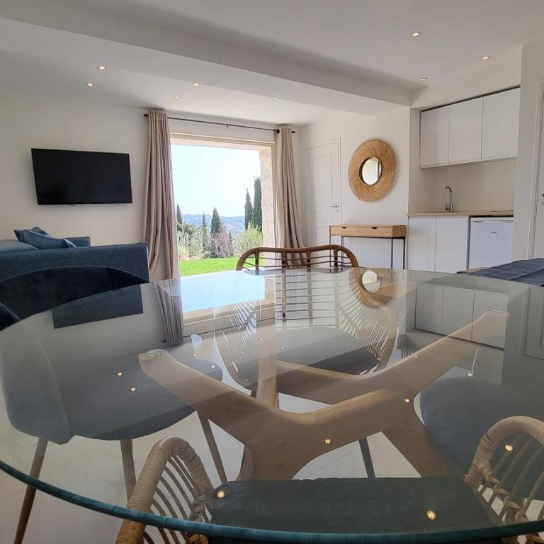 Ideal BnB, Luxury Apartments - Superior Apartment with Pool - 10