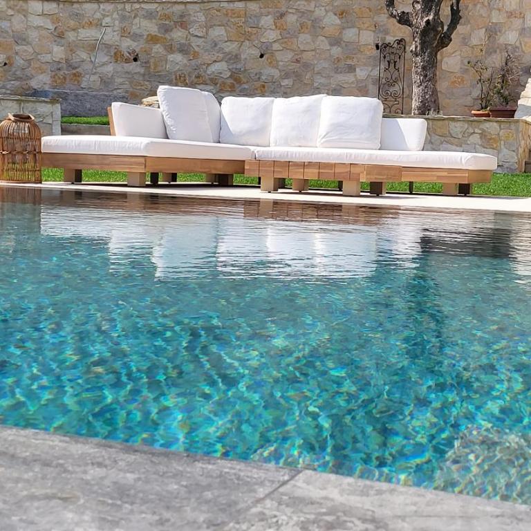 Ideal BnB, Luxury Apartments - Apartment with Garden View and Pool - 8