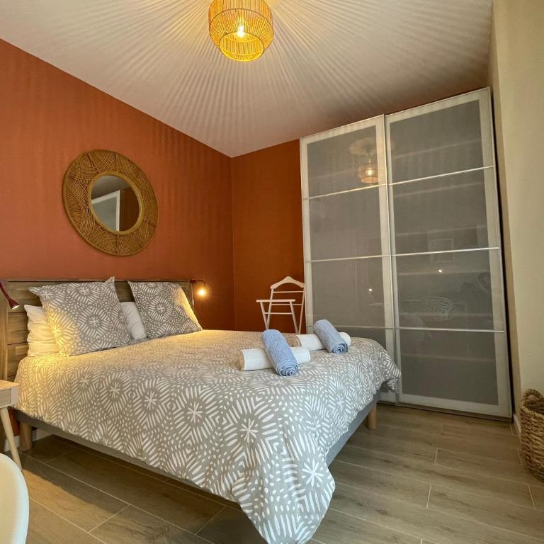 Superbe T3 climatisé - vue port de plaisance - centre historique - balcon - WIFI - 5e avec ascenseur - Appartamento con 2 Camere da Letto - 25
