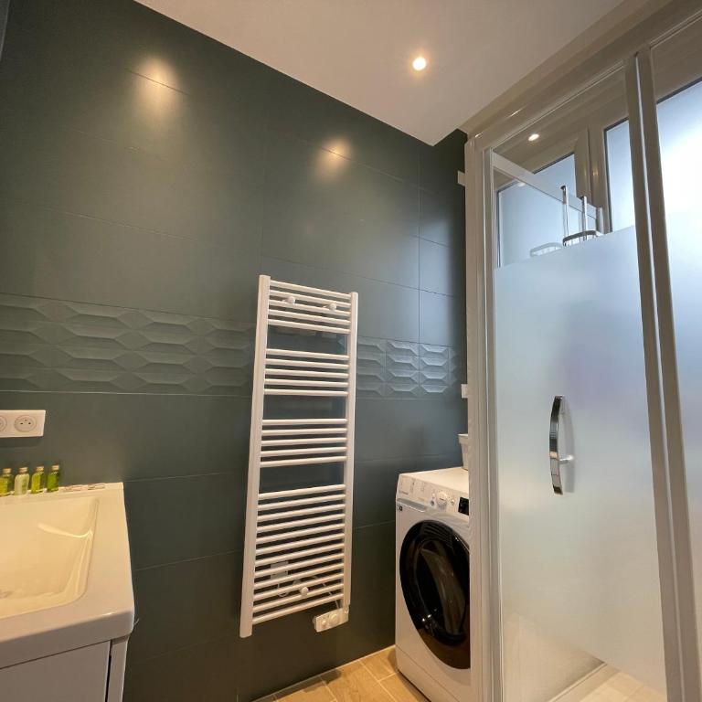 Superbe T3 climatisé - vue port de plaisance - centre historique - balcon - WIFI - 5e avec ascenseur - Appartamento con 2 Camere da Letto - 33