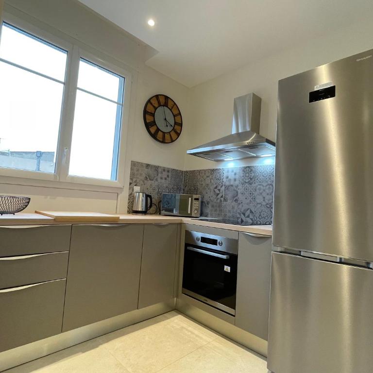 Superbe T3 climatisé - vue port de plaisance - centre historique - balcon - WIFI - 5e avec ascenseur - Appartamento con 2 Camere da Letto - 15