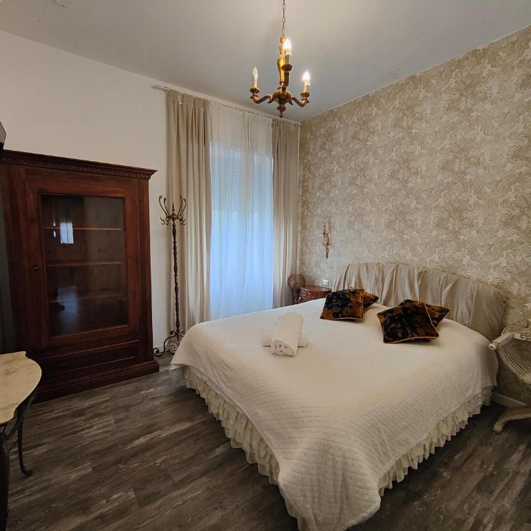 Romeo & Juliet Non-Hotel - Superior Queen Room with Shared Bathroom - 1