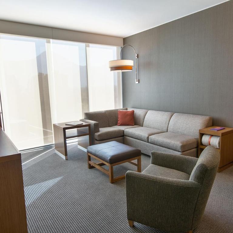 Hyatt Place Santiago/Vitacura - Suite con cama extragrande, sofá cama y vistas - 2