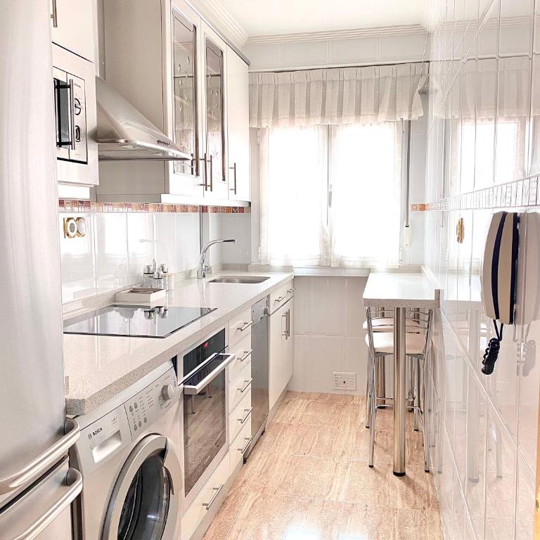 Apartamento a 50m Playa San Lorenzo Gijón Asturias Gijón - One-Bedroom Apartment - 17