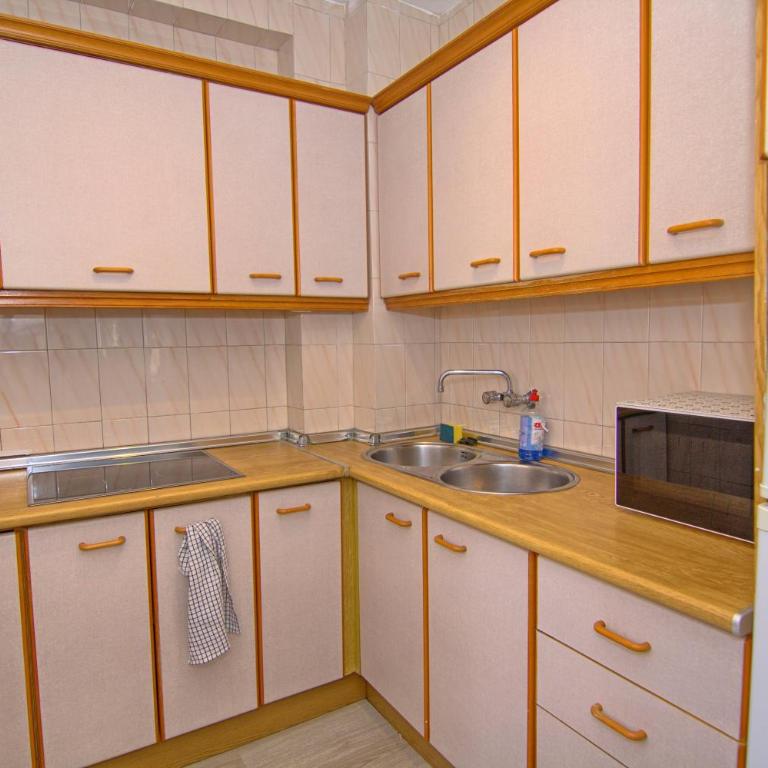 Mercado Huelin Apartments - Standard Triple Studio - 13