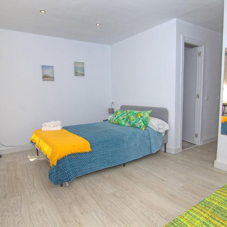 Mercado Huelin Apartments - Standard Triple Studio - 11