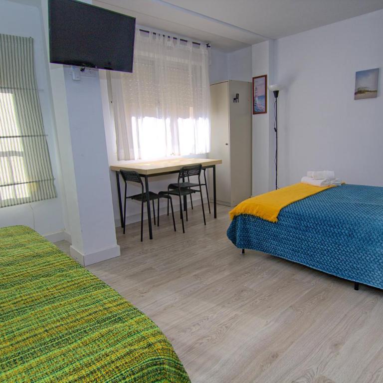 Mercado Huelin Apartments - Standard Triple Studio - 5
