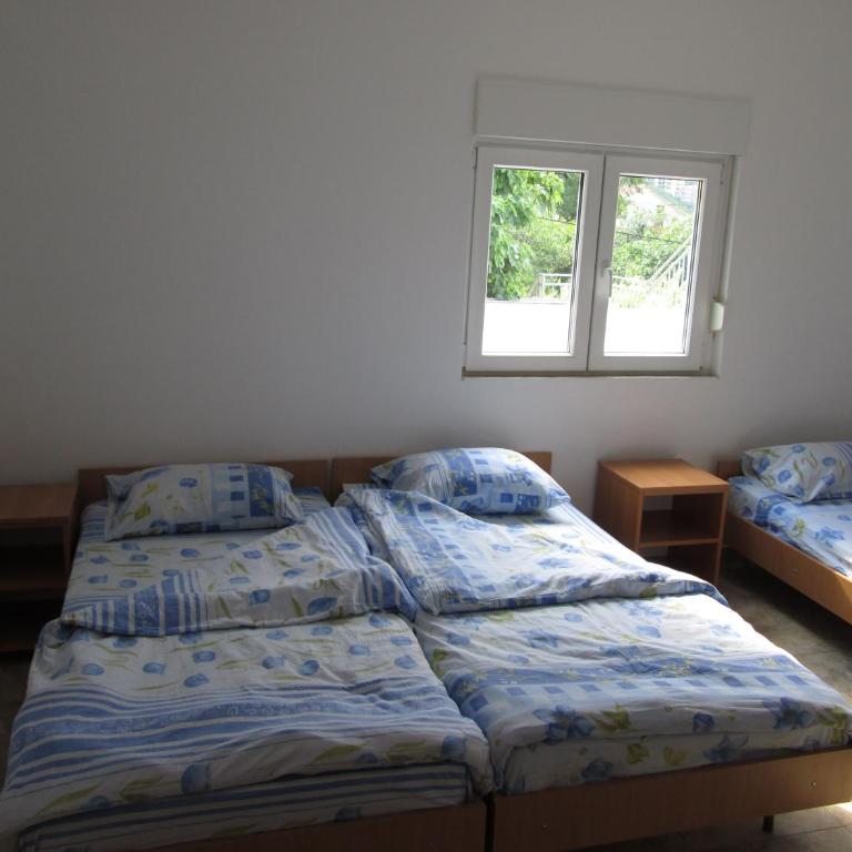 Guest House Sandra - Triple Room with Private Bathroom - 3