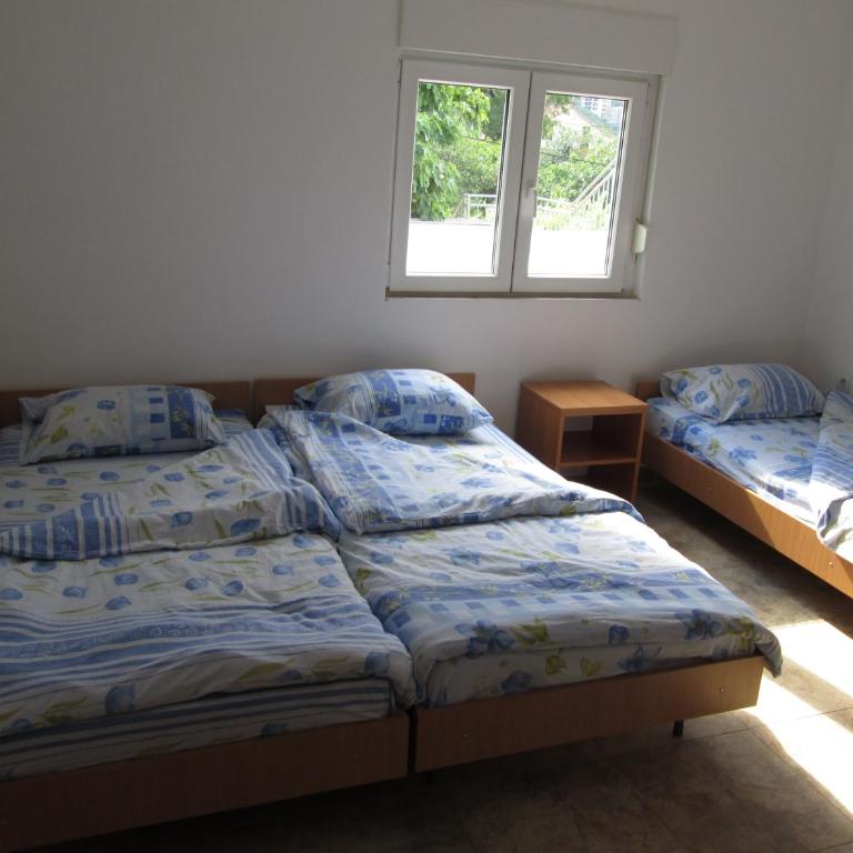 Guest House Sandra - Triple Room with Private Bathroom - 2