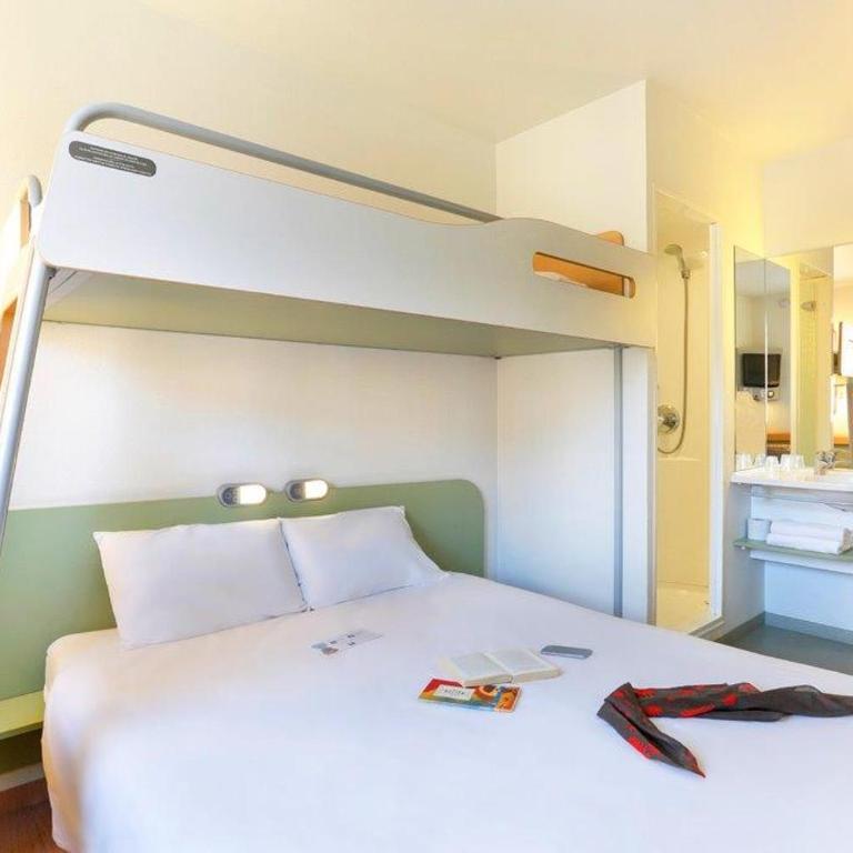 IBIS BUDGET Biarritz - Anglet - Chambre Triple avec 1 Lit Double et 1 Lit Superposé - 9