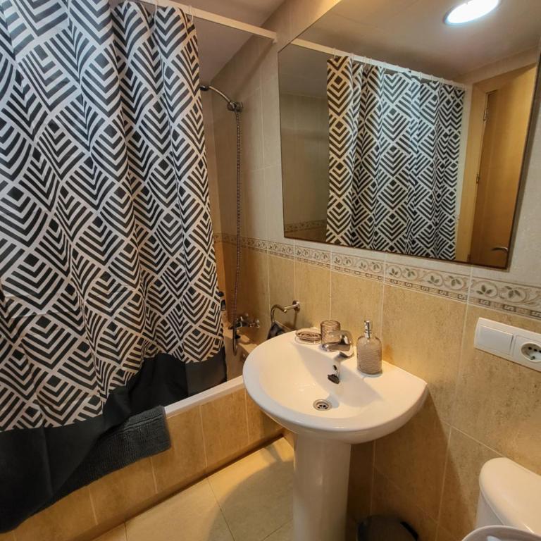 ¡Bajo precioso con salida directa a la piscina comunitaria en Paraíso de Vera! - Apartamento de 2 dormitorios - 56