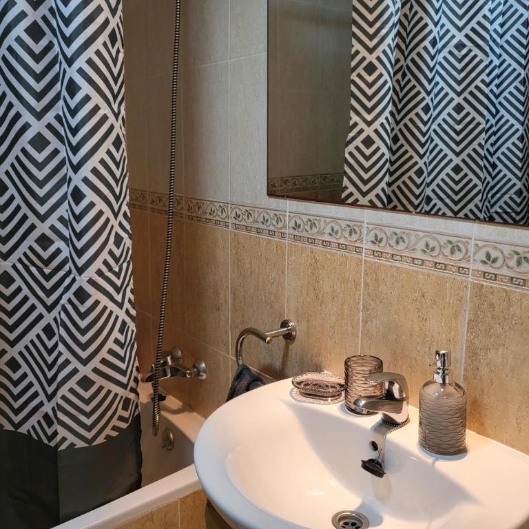 ¡Bajo precioso con salida directa a la piscina comunitaria en Paraíso de Vera! - Apartamento de 2 dormitorios - 48