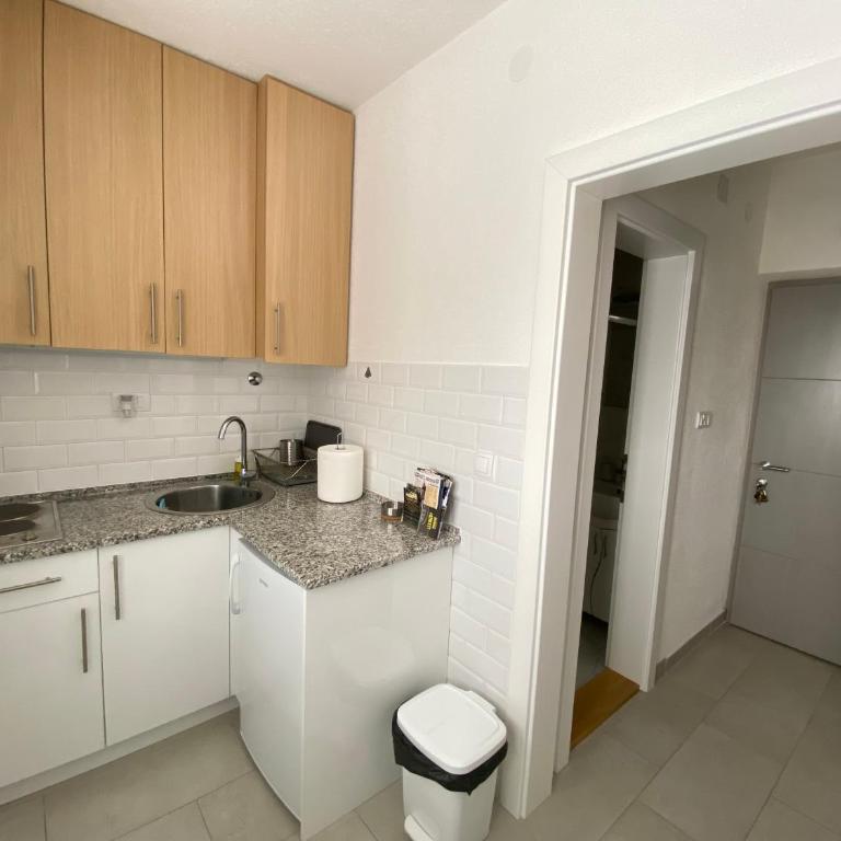 Apartment 13 - Studio - 11