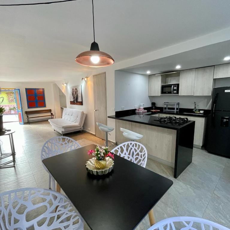 Apto Moderno, Ubicacion Perfecta, a media calle del Malecon y Embalse, a 8 min de la Piedra del Peñol - Apartamento de 2 dormitorios - 1