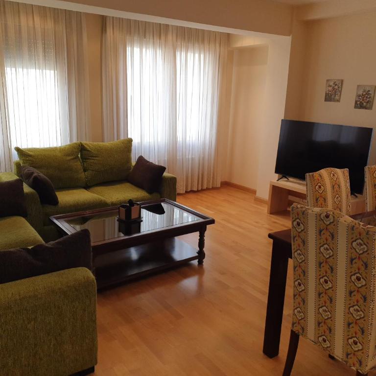 Quintanar Jaca - Three-Bedroom Apartment - 10