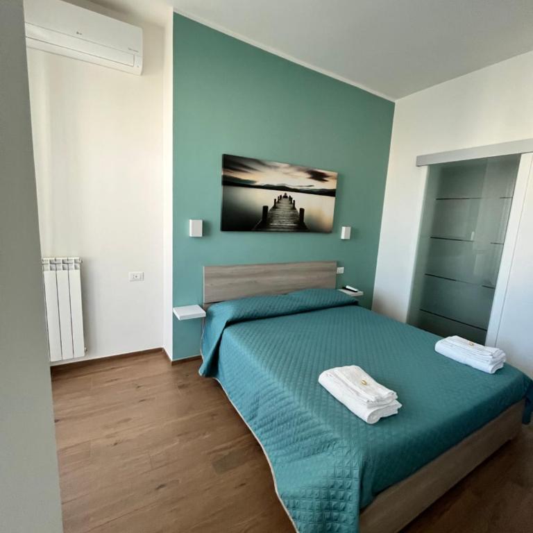Alis Home - Camera Matrimoniale con Balcone - 2